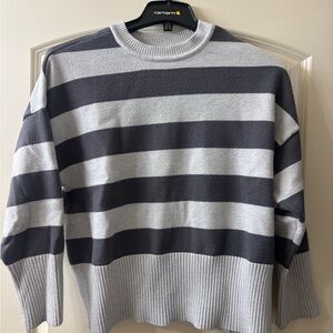 Kendall & Kylie woman’s  Charcoal and Light Gray Crewneck Sweater